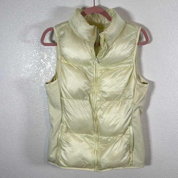 Fabletics Pale Yellow Green Full Zip Activewear Puffer Vest Size Large - Picture 1 of 6